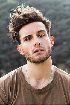 Porträt von Nico Tortorella