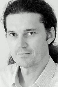 Porträt von Oliver Nommsen