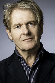 Porträt von Robert Bathurst