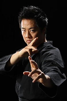 Porträt von Shane Kosugi