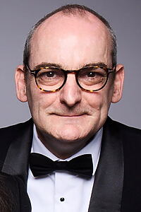 Porträt von Simon Hilton