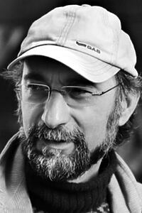 Porträt von Tayfun Pirselimoğlu