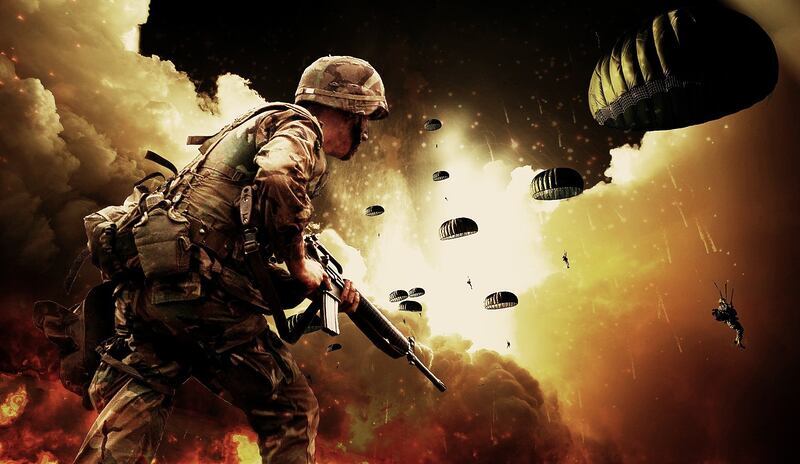 EIn Soldat rennt vor einer expolison weg. im Hintergrund Fallschirmjäger