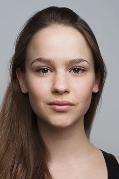 Porträt von Clara Rugaard