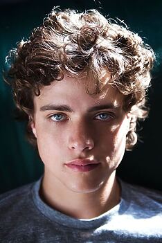 Porträt von Douglas Smith