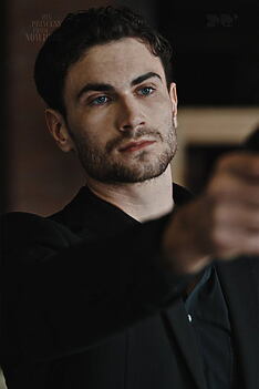 Porträt von Elijah Santoro