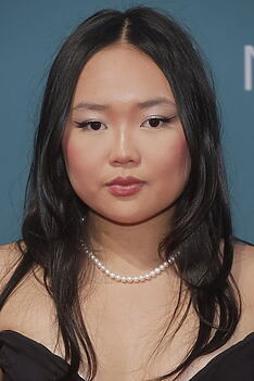 Porträt von Ella Jay Basco