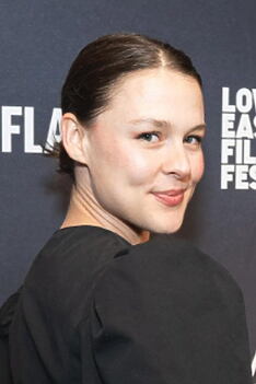 Porträt von Emily DeForest