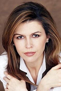 Porträt von Finola Hughes