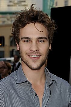Porträt von Grey Damon