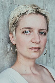 Porträt von Lena Entezami