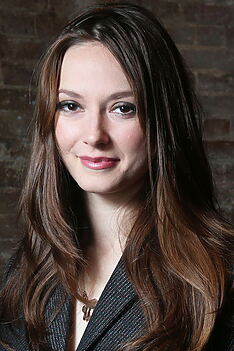 Porträt von Lydia Wilson
