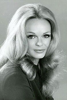 Porträt von Lynda Day George