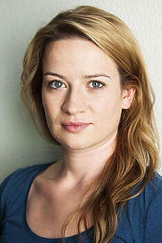 Porträt von Nina Gummich