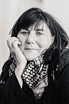 Porträt von Cat Villiers