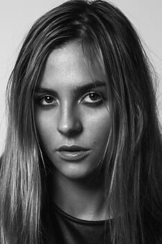 Porträt von Mitzi Peirone