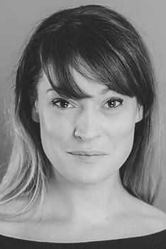 Porträt von Alexa Waugh