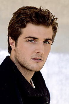 Porträt von Beau Mirchoff