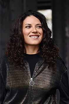 Porträt von Claudia Kottal