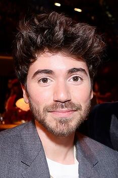 Porträt von Noah Galvin