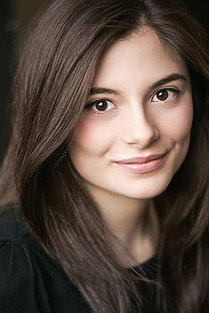 Porträt von Georgina Leonidas