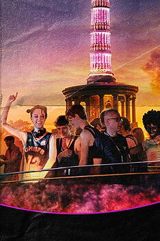 Filmplakat zu Love is Stronger – Von Loveparade zu Rave The Planet