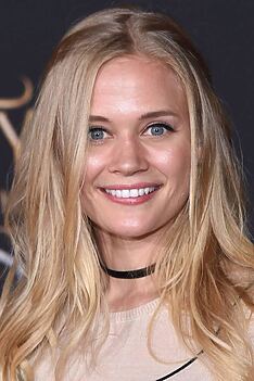 Porträt von Carly Schroeder